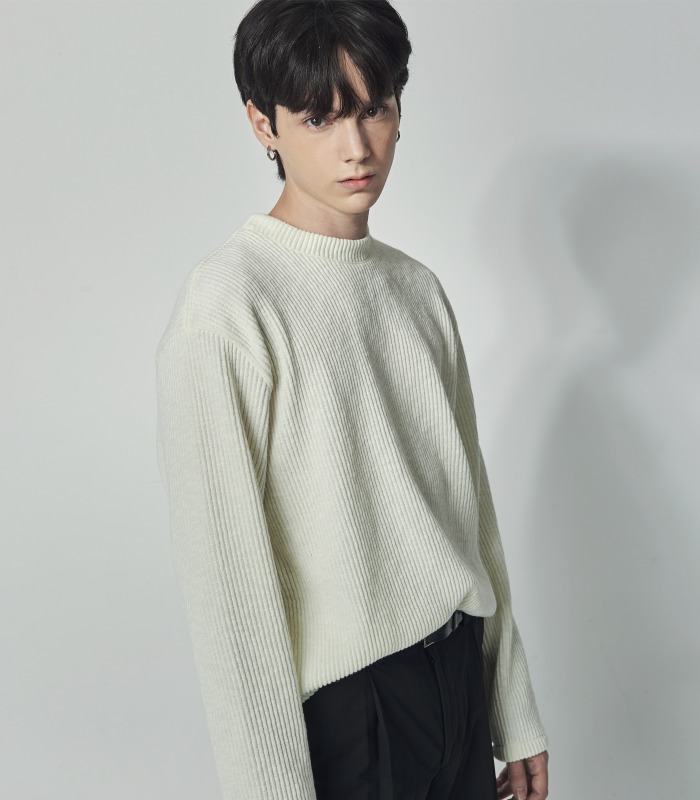 IVORY Semi-Over Round Knit